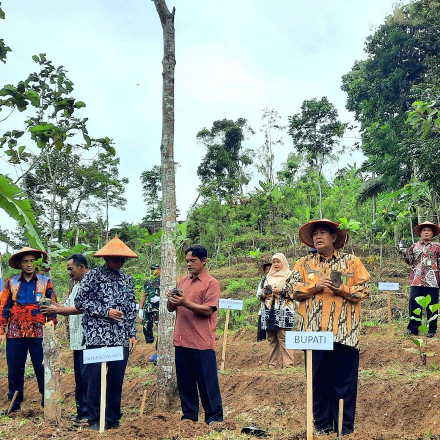 Bupati Ajak Petani Kopi Pagerharjo Siap Ekspor: “Kesejahteraan Dimulai dari Kebun Sendiri”